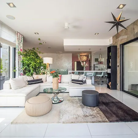 펜션 Prestigious With Just Steps From The Mediterranean 생-젤리-뒤-페스크