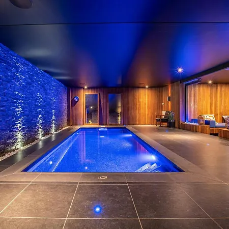 Prestigious With Just Steps From The Mediterranean Casa de Férias