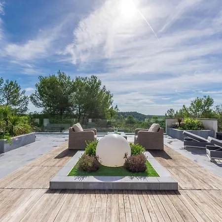 Prestigious With Just Steps From The Mediterranean 펜션