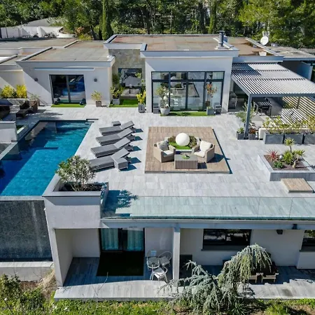 Prestigious With Just Steps From The Mediterranean *