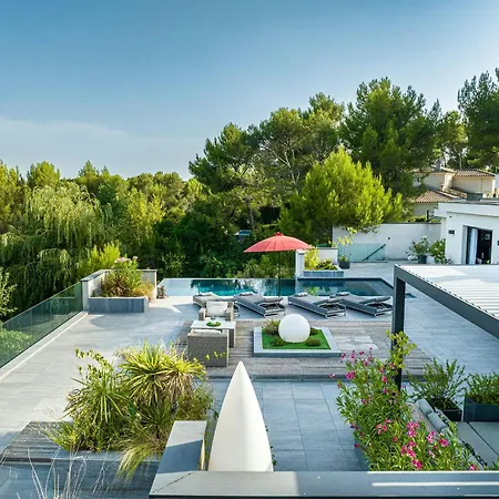 Prestigious With Just Steps From The Mediterranean 생-젤리-뒤-페스크