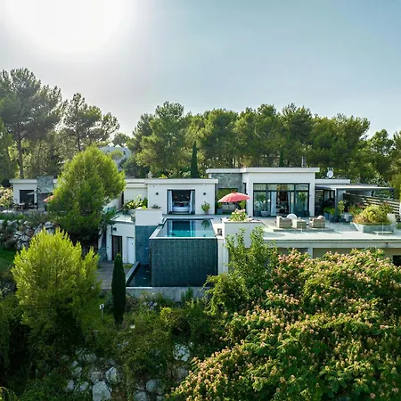 Prestigious With Just Steps From The Mediterranean 펜션