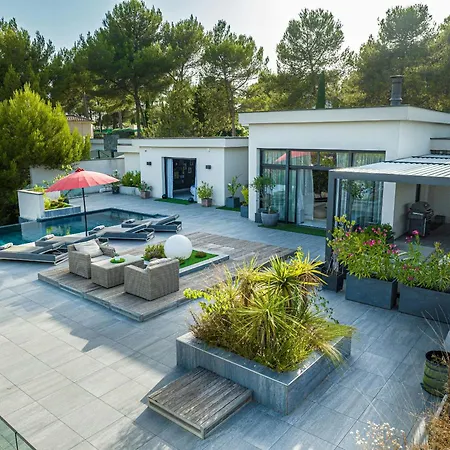 Prestigious With Just Steps From The Mediterranean 생-젤리-뒤-페스크